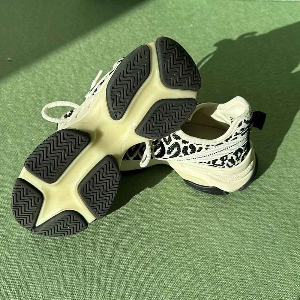 Steve Madden Women’s Maxima Sneakers Leopard Print - Picture 3 of 4